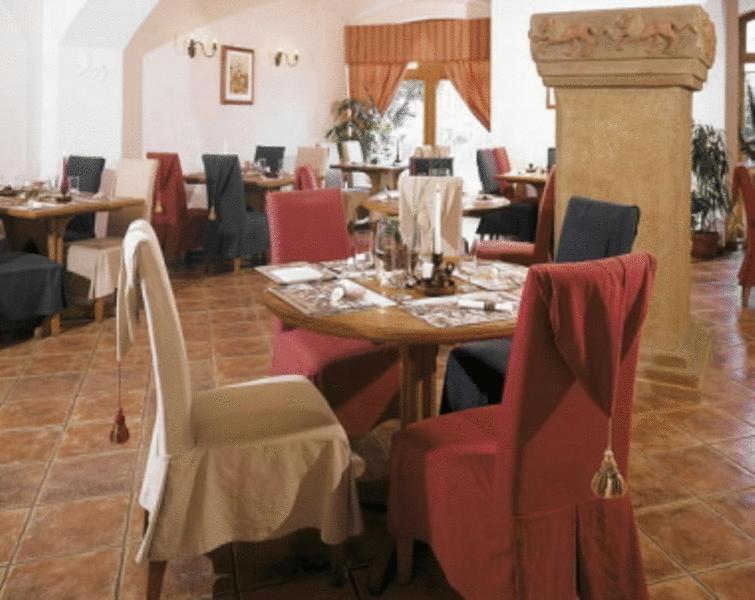 Hotel U Zlateho Lva ハブリーチクーフ・ブロト エクステリア 写真